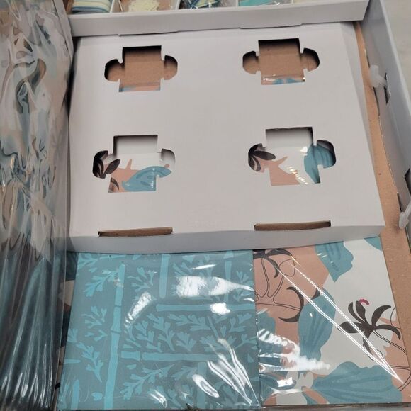 Leeza Gibbons Legacies Complete Scrapbook Kit Of 130 Pages Whimsical Teal - Picture 2 of 13